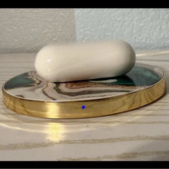 Ideal of Sweden Green/Gold/White Marble Wireless Magnetic Universal Charger - Picture 5 of 7